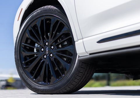 The stylish blacked-out 20-inch wheels from the available Jet Appearance Package are shown. | Crossroads Lincoln of Southern Pines in Southern Pines NC